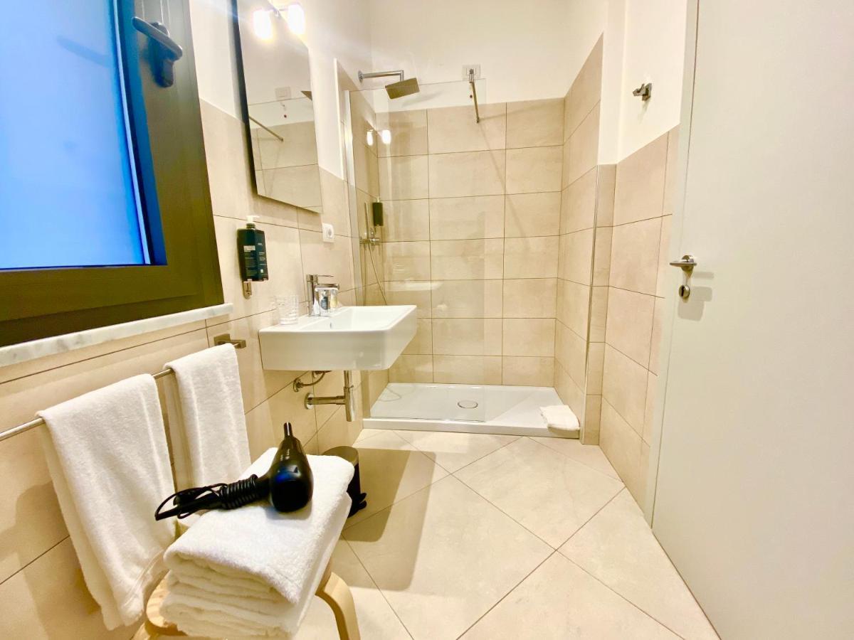 Palazzina B - Smart Rooms Genoa Bagian luar foto